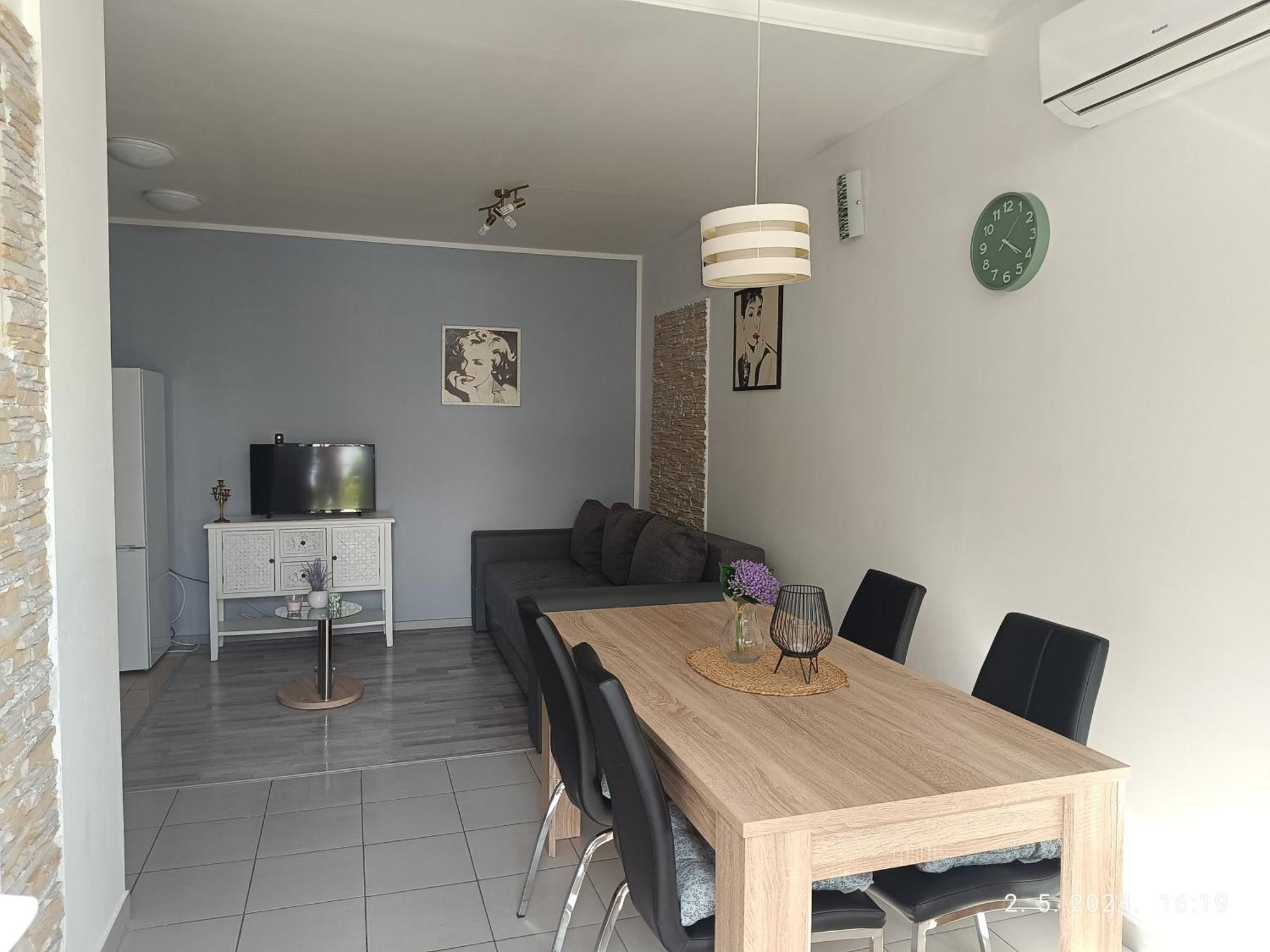 Leonica Apartment Omis Bagian luar foto