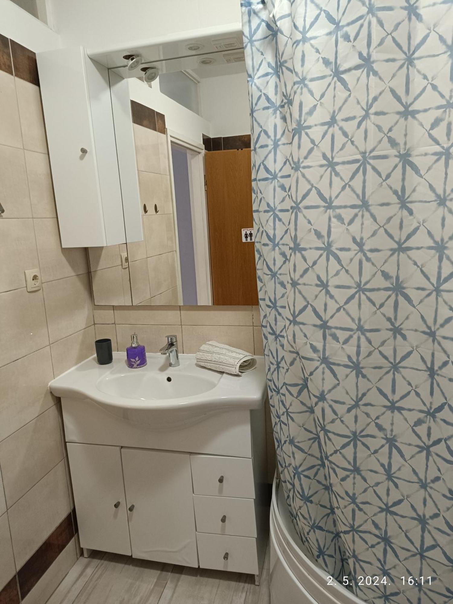 Leonica Apartment Omis Bagian luar foto