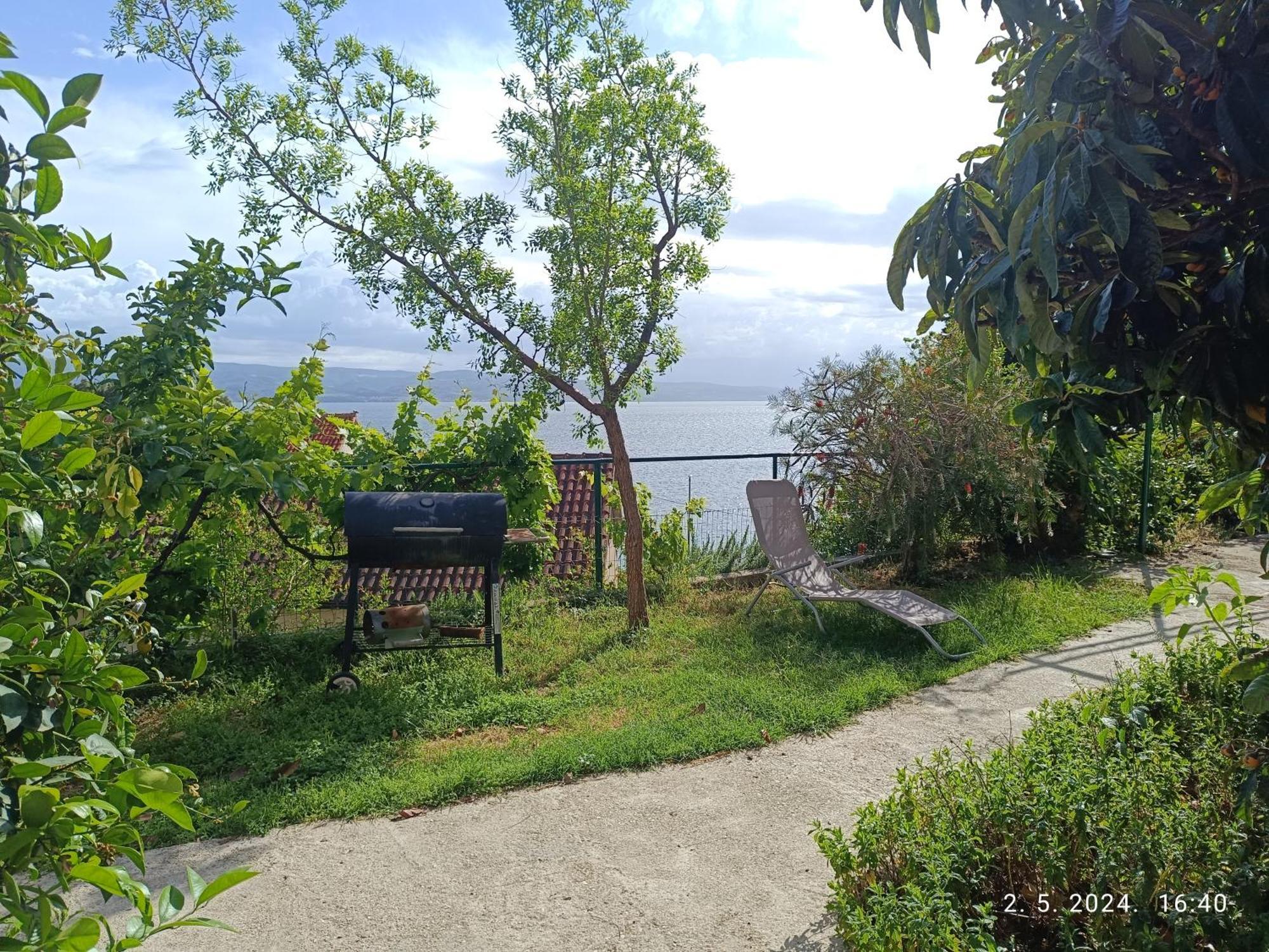 Leonica Apartment Omis Bagian luar foto