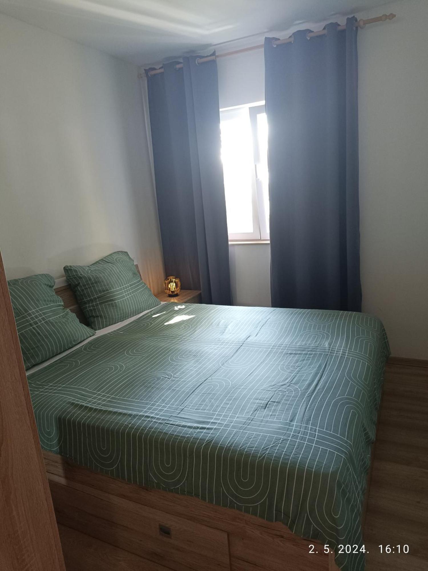 Leonica Apartment Omis Bagian luar foto