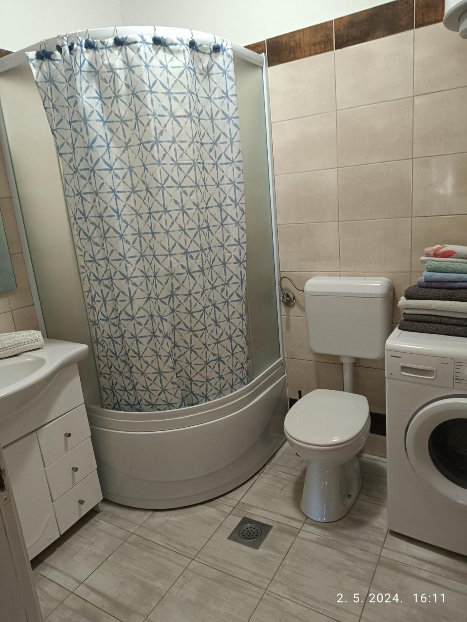 Leonica Apartment Omis Bagian luar foto