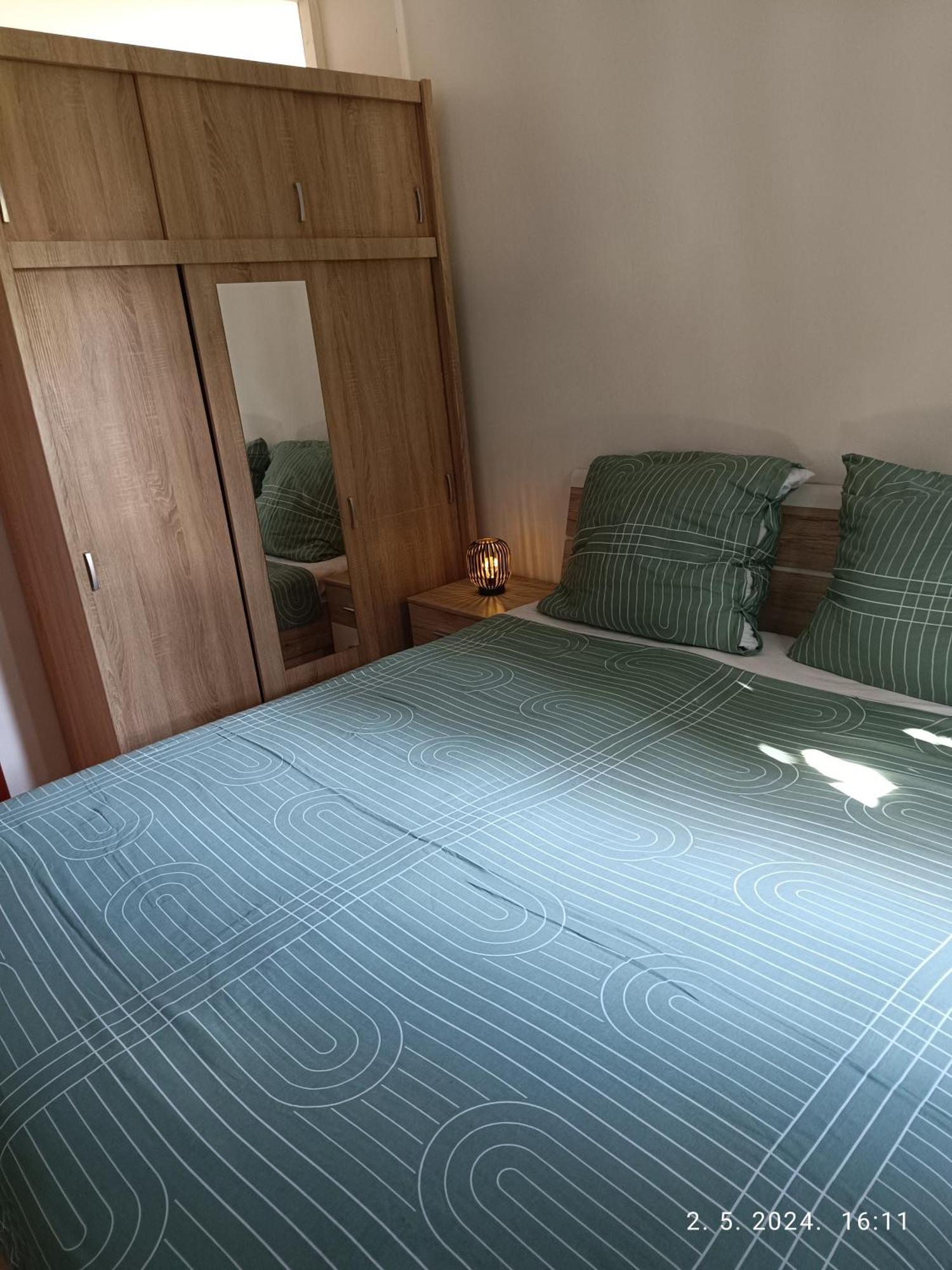 Leonica Apartment Omis Bagian luar foto