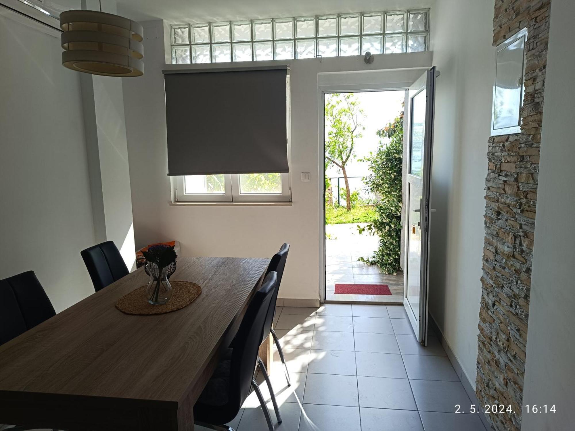 Leonica Apartment Omis Bagian luar foto