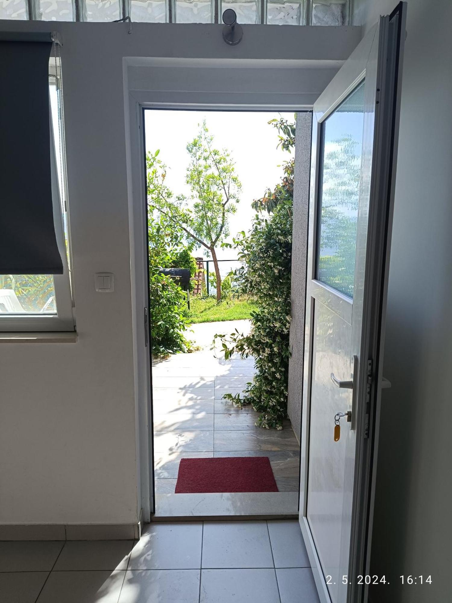 Leonica Apartment Omis Bagian luar foto