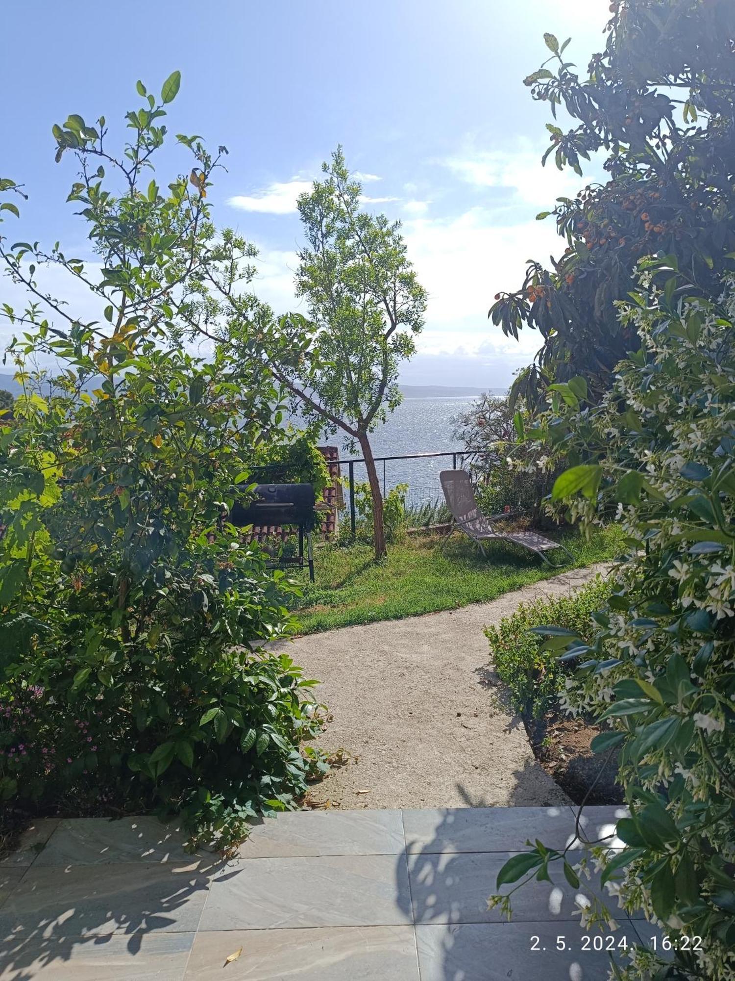 Leonica Apartment Omis Bagian luar foto