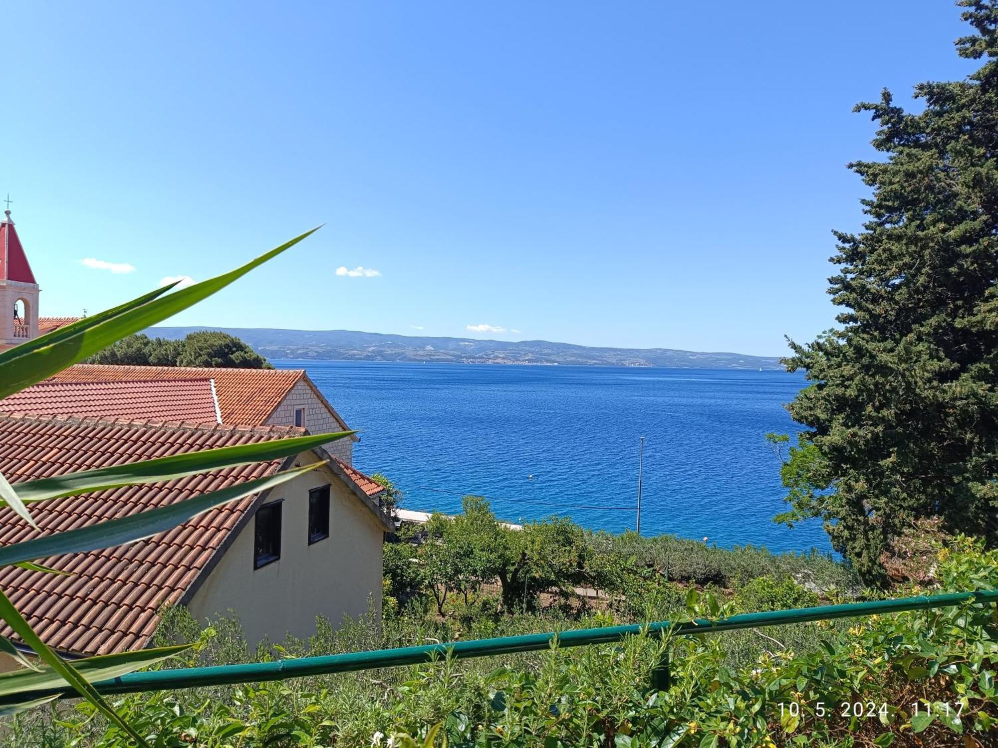 Leonica Apartment Omis Bagian luar foto