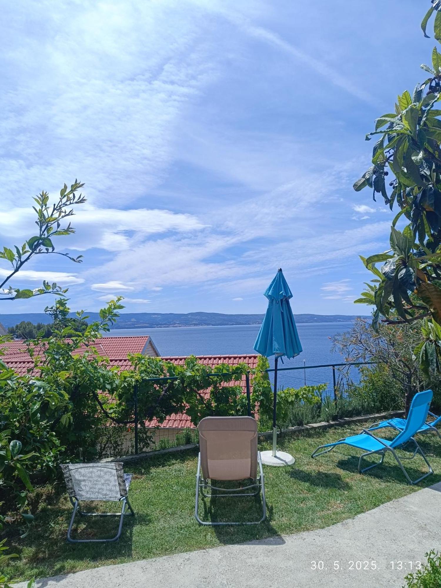 Leonica Apartment Omis Bagian luar foto