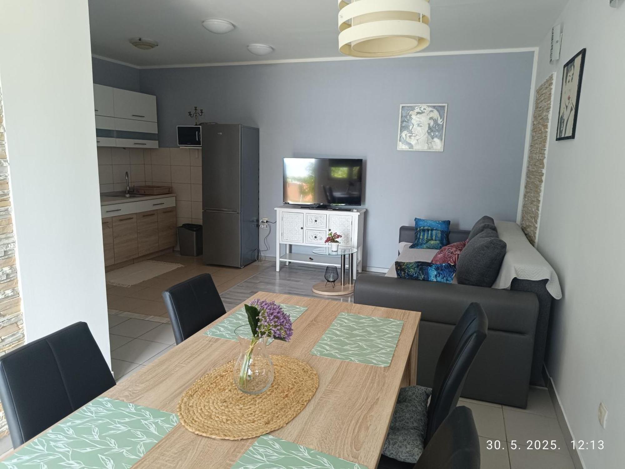 Leonica Apartment Omis Bagian luar foto