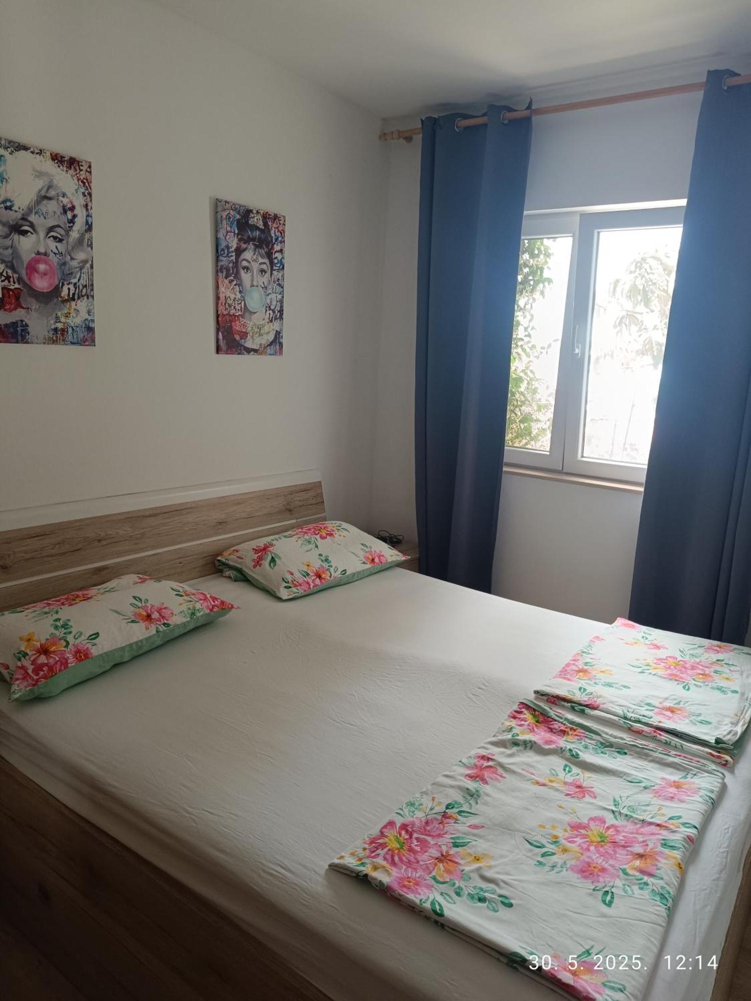 Leonica Apartment Omis Bagian luar foto