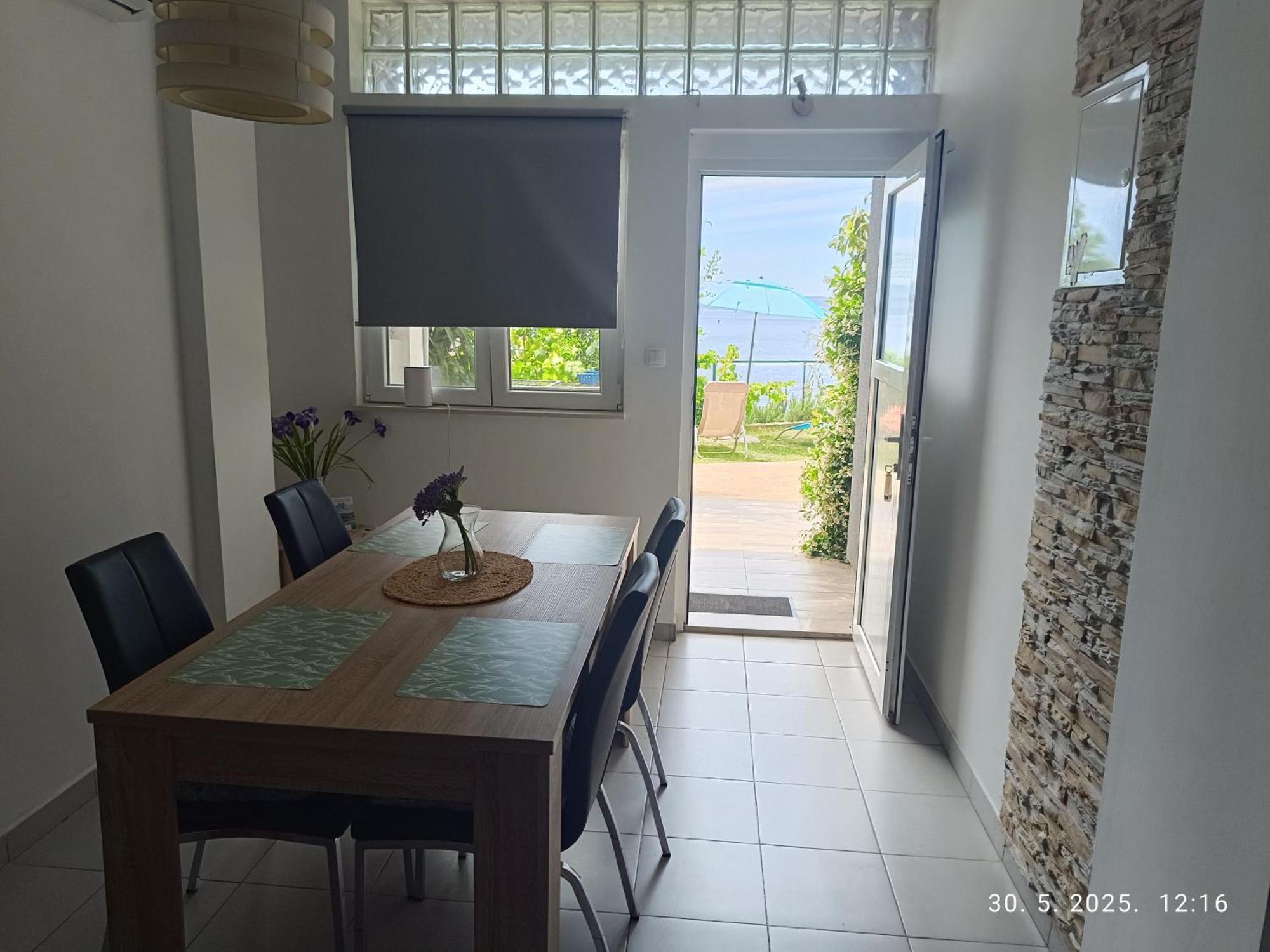 Leonica Apartment Omis Bagian luar foto